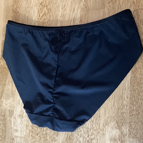 Like new Fantasie panties and garter - Picture 6 of 14